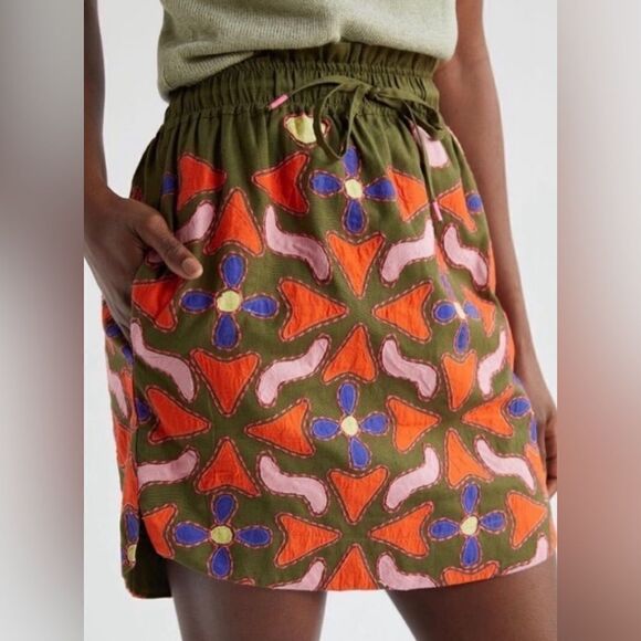New Anthropologie Maeve Embroidered Abstract Skirt
Ladies XXS
New with out tag - Picture 1 of 11